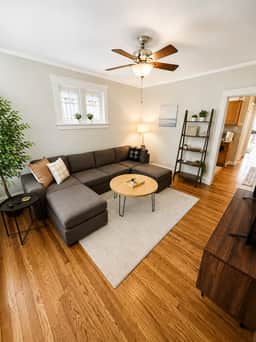 5036 Lindenwood Ave - Image 2