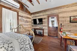 208 Ferry Small Cabin - Image 4