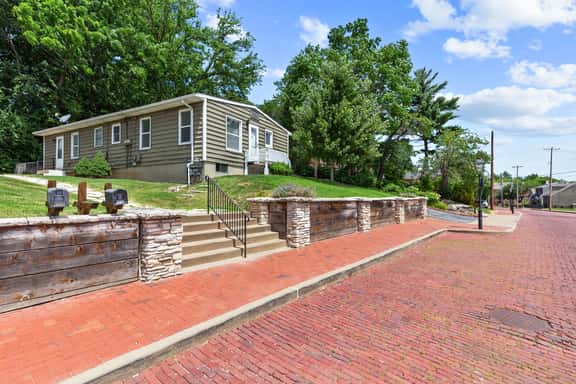 1105 S Main - Image 1