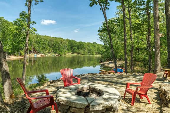 1730 Tarnhouse Lakefront Cottage - Image 1