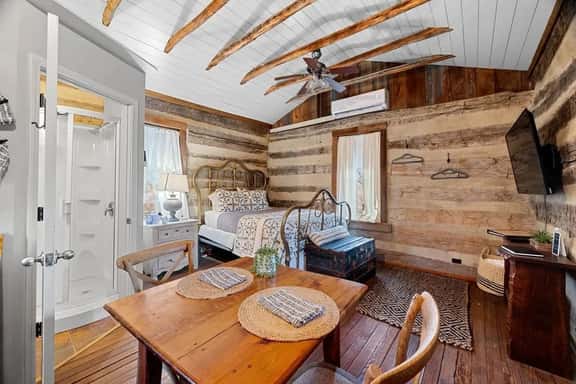 208 Ferry Small Cabin - Image 1