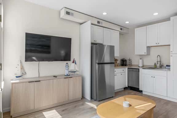 125 N Main, Unit 206 - Image 1