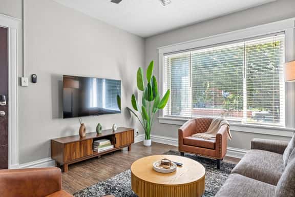 4207 Swan 1W - Image 1