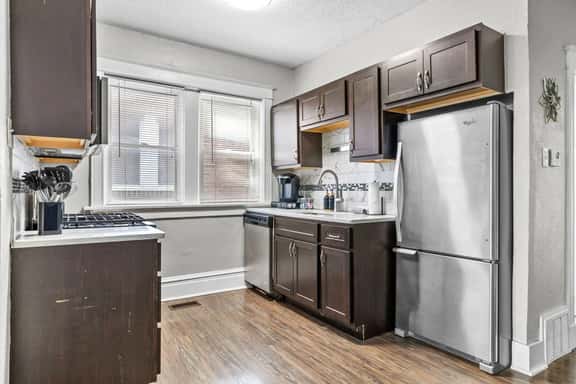 4207 Swan 2W - Image 1