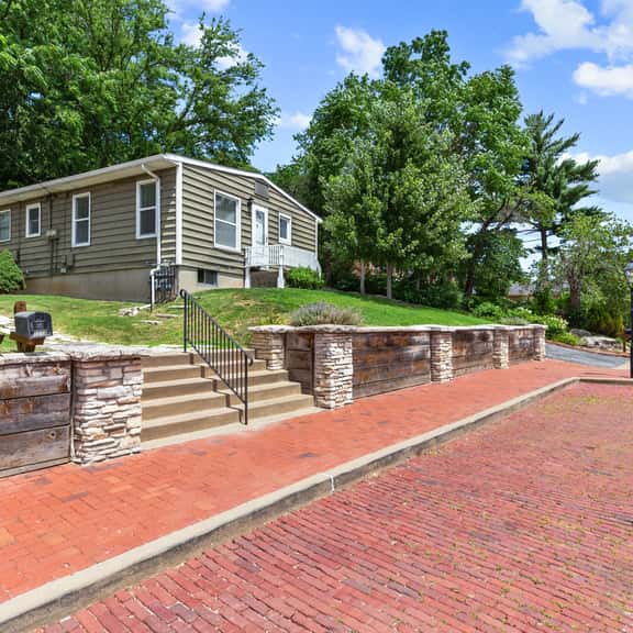 1105 S Main - Image 1