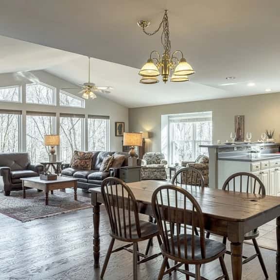 470 Woodland View Home - Image 1