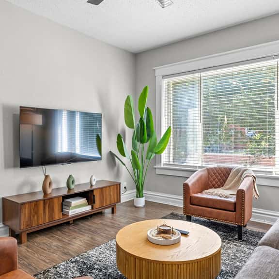 4207 Swan 1W - Image 1