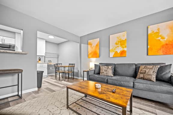 604 Clark Street Unit 6 - LT - Image 2