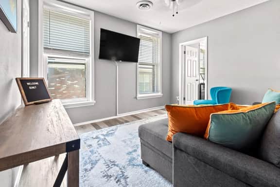 610 Clark Street Unit 4 - LT - Image 2
