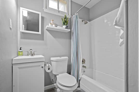 610 Clark Street Unit 5 - LT - Image 3