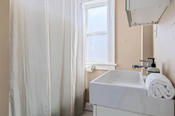5403 Quincy Street Unit 2E - LT - Image 4