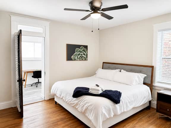 5038 Lindenwood Ave. Unit 2F - Image 3