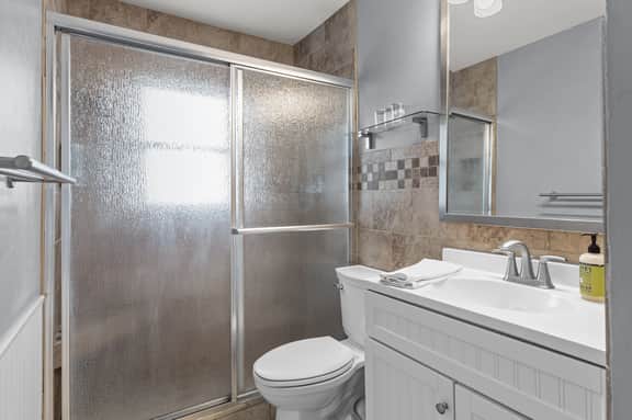 1105 S Main - Image 5
