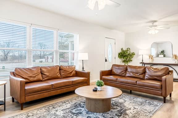 906 E Pitman Ave - Image 2