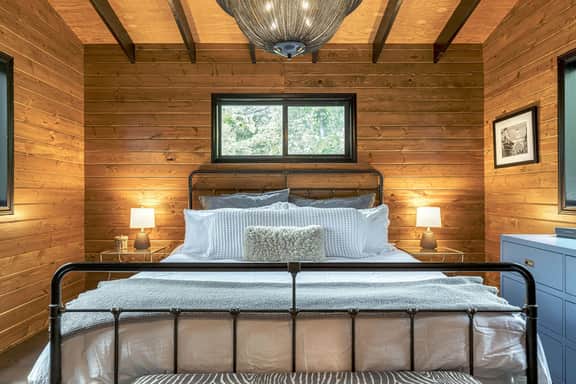 1161 Limberry Cove Lakefront Getaway - Image 4