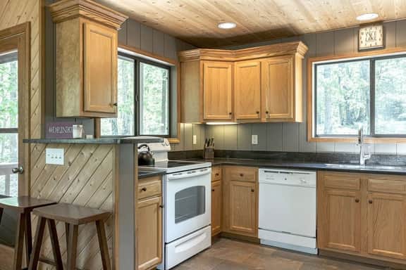 1730 Tarnhouse Lakefront Cottage - Image 5