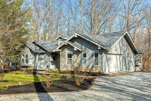 470 Woodland View Home - Image 4
