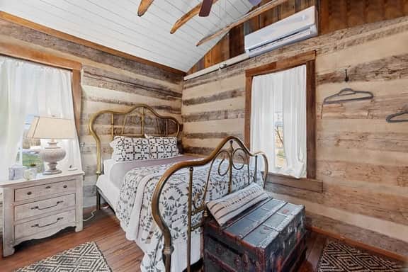 208 Ferry Small Cabin - Image 3