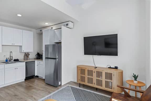 125 N Main, Unit 202 - Image 2