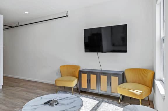 125 N Main, Unit 203 - Image 2