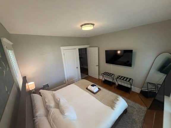 4207 Swan 1E | The Grove - Image 5